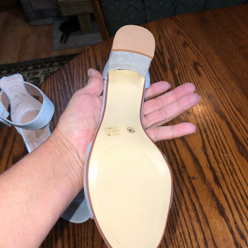 BNIB CHINESE LAUNDRY SIZE 7 SKY BLUE FINE SUEDE OPEN TOE SANDAL - Picture 4 of 5
